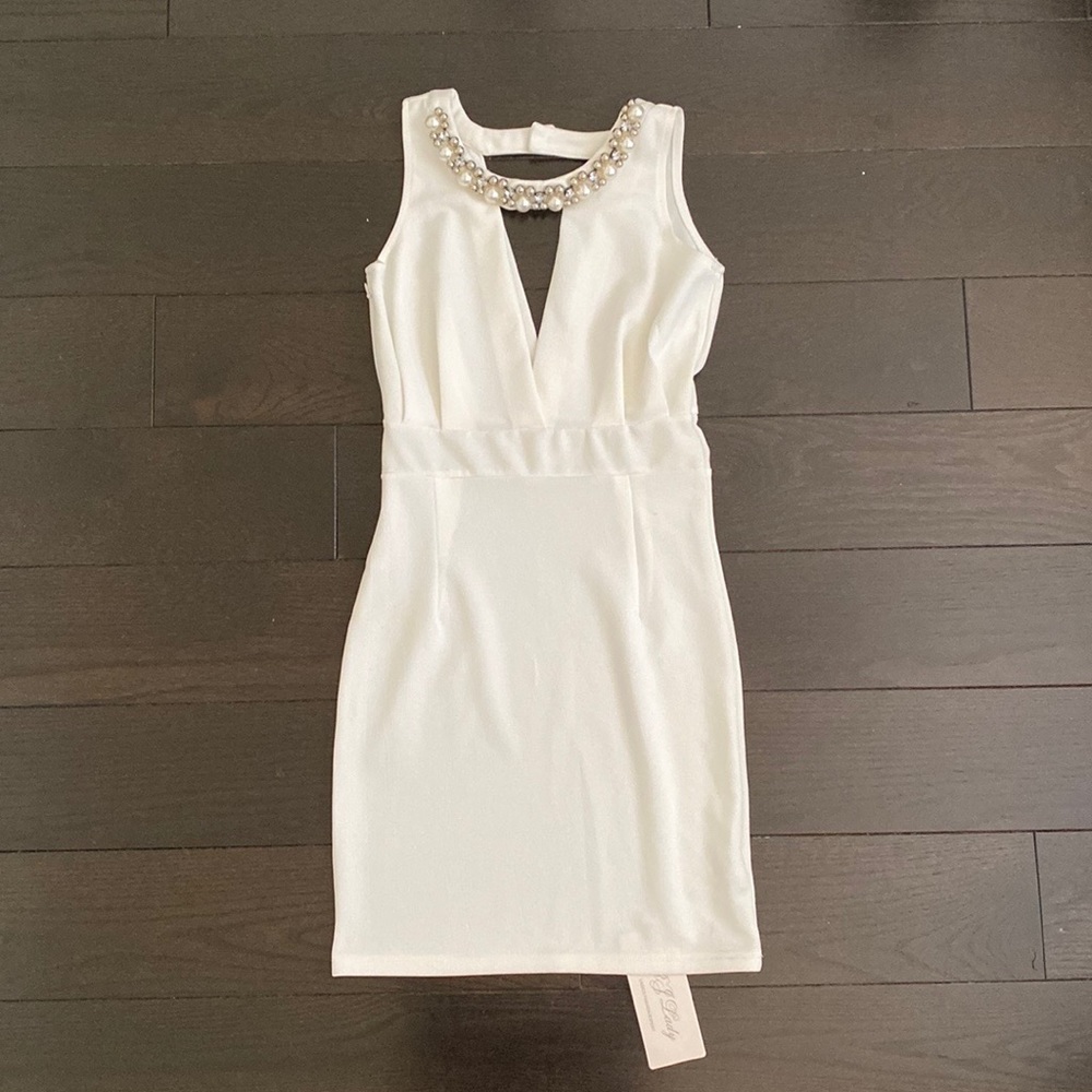 White bodycon dress